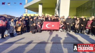CHP Ataşehir Gençlik Kolları şehitleri andı, lokma dağıttı