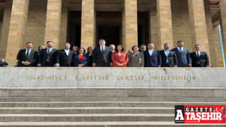 Ataşehir Belediye Başkanı Onursal Adıgüzel Anıtkabir'i ziyaret etti
