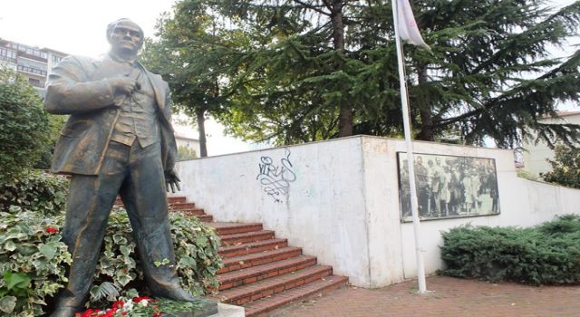 Kaderine terk edilen Atatürk Anıtı!