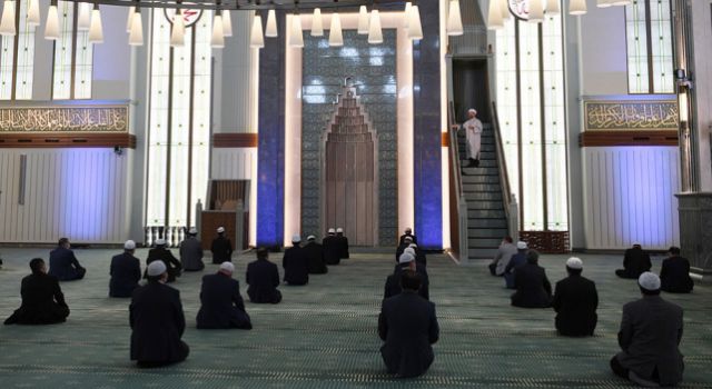 Diyanet'ten 'Cuma namazı' açıklaması