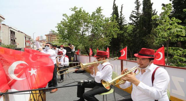 Ataşehir'de 23 Nisan'ı evlerdeki çocuklar yalnız kutlamayacak