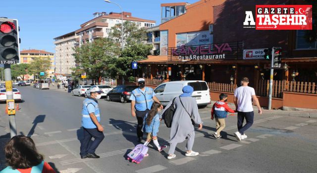 Kartal Belediyesi’nden öğrencilerin güvenliği için okul önlerinde trafik uygulaması