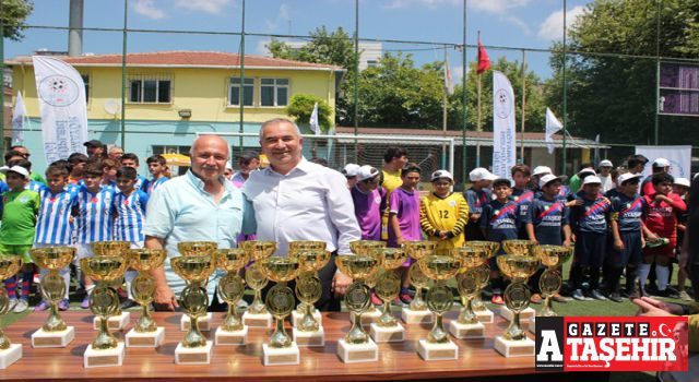 Ataşehir'de Amatör Spor Kulüpleri Şenlik sonrası kupalarını aldı
