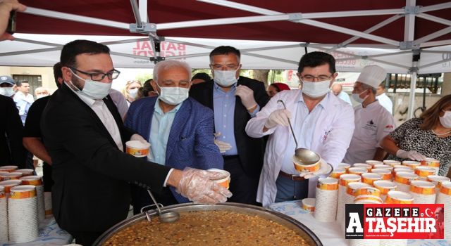 Aşureler Ataşehir'de bolluk bereket ve kardeşlik için kaynadı