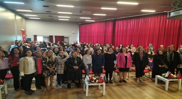 Ataşehirli kadınlar haklarını konuşmak için bir araya geldi