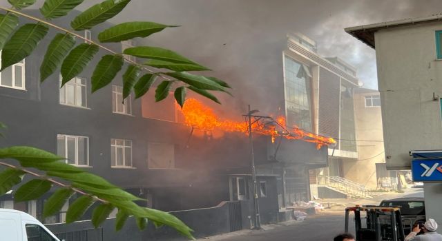 İstanbul Ataşehir'de büyük yangın!