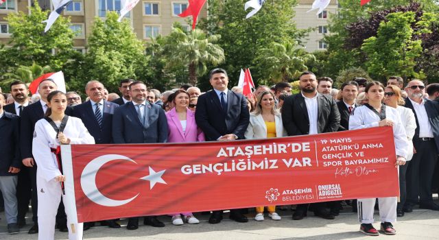 Ataşehir'de 19 Mayıs kutlamaları Ata'ya çelenk sunumuyla başladı