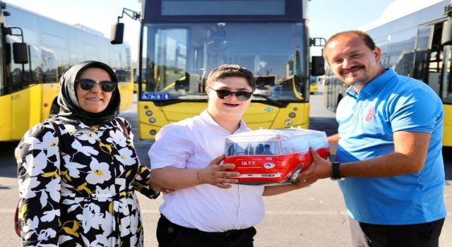 İETT kaptanının dikkati sayesinde ailesine kavuştu