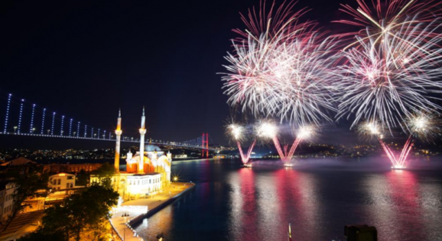 İstanbul'da havai fişek ve meşale satışı yasaklandı