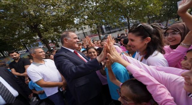 İBB 45 bin öğrenciye kırtasiye seti dağıtımı başladı