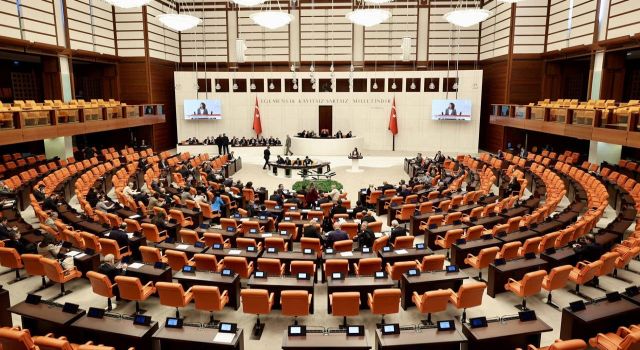 İstifalar sonucunda Meclis'te sandalye dağılımı değişti