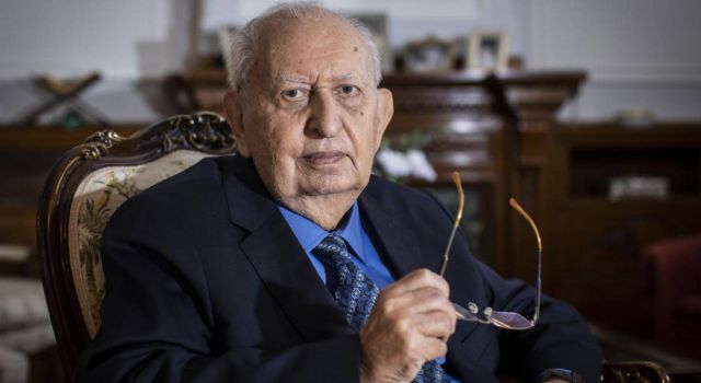 Türk Siyasetinin Duayen İsmi Hüsamettin Cindoruk Hayatını Kaybetti