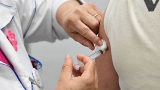 İstanbul Eczacı Odası, zatürre aşısı olması gereken risk gruplarını açıkladı