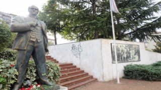 Kaderine terk edilen Atatürk Anıtı!