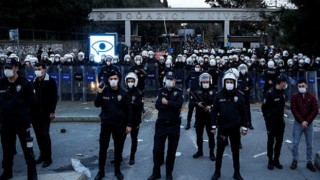 İstanbul Valisi Yerlikaya iki ilçede gösteri ve yürüyüşleri yasakladı