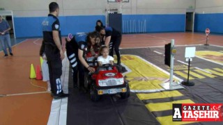 Ataşehir'de anaokulu öğrencilerine trafik eğitimi