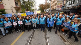 Ali Babacan, Kadına Şiddete karşı Kadıköy'de yürüdü