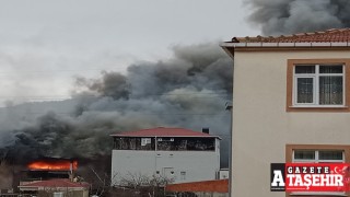 Ataşehir Ferhatpaşa'da korkutan yangın