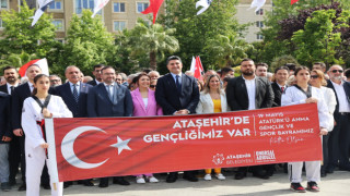Ataşehir'de 19 Mayıs kutlamaları Ata'ya çelenk sunumuyla başladı