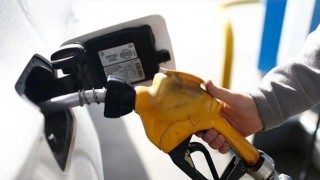 Benzine bir zam daha geldi: Litre fiyatı 55 TL'yi aştı!