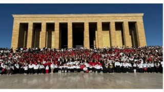 LÖSEV’DEN ANITKABİR’E ANLAMLI BULUŞMA: 100 BİNE YAKIN KİŞİ ATA’NIN HUZURUNDA